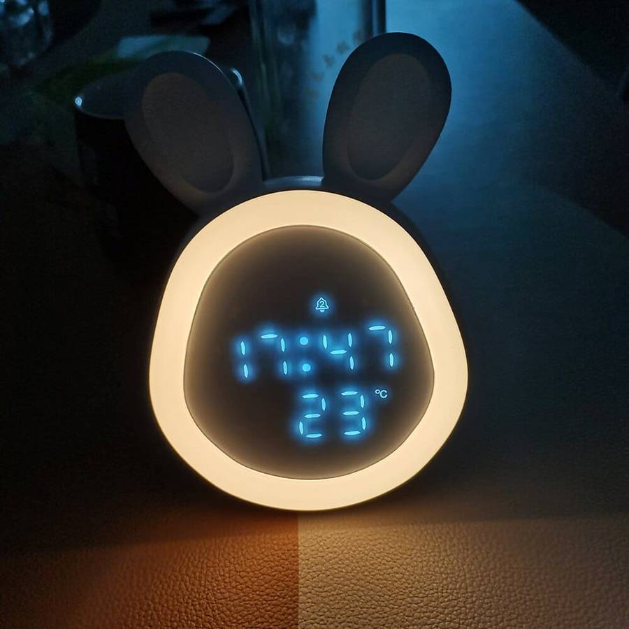 Lampe de chevet intelligente avec horloge et alarme