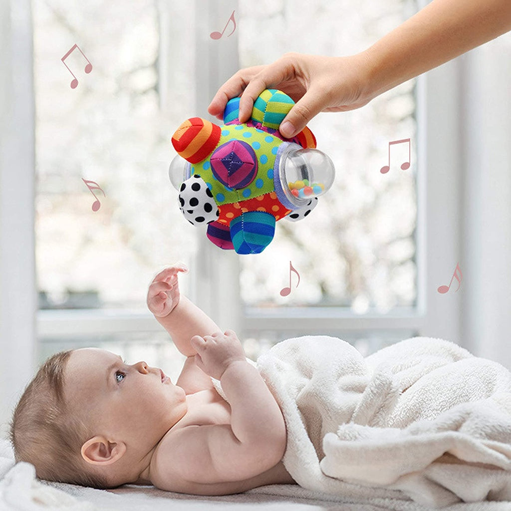 Balle sensorielle d'éveil avec hochet